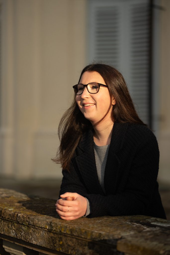 Miriam am Schloss